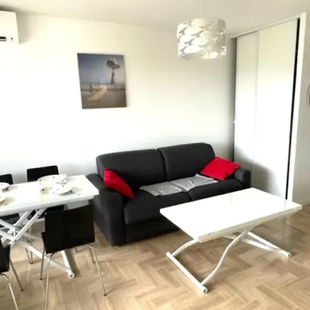 Nice 50m With Terrace 12m2 - 8min From The Beach